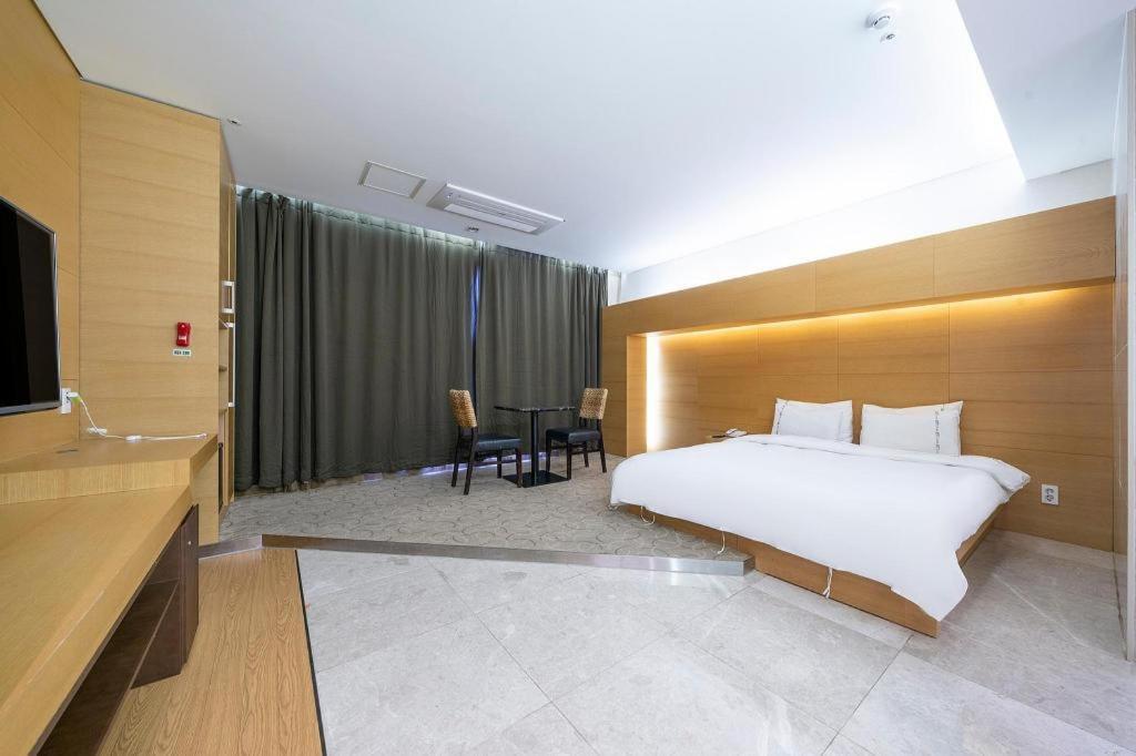 Business Design Hotel Luv Incheon Bagian luar foto