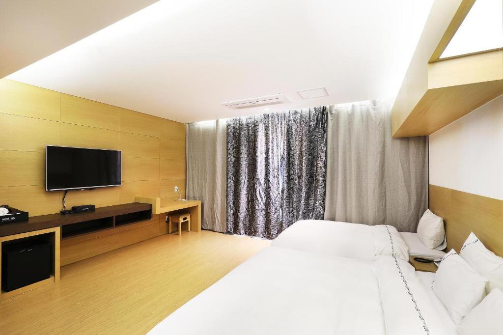 Business Design Hotel Luv Incheon Bagian luar foto