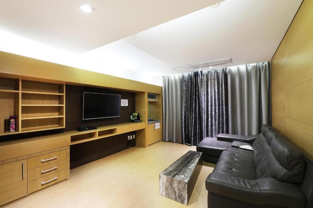 Business Design Hotel Luv Incheon Bagian luar foto