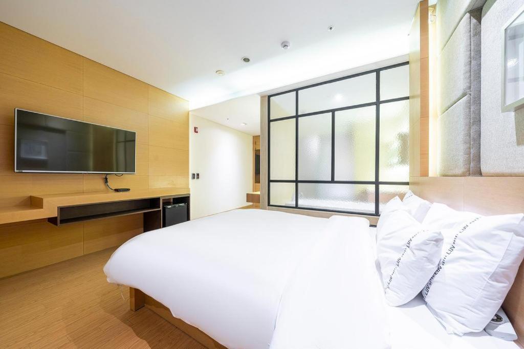 Business Design Hotel Luv Incheon Bagian luar foto