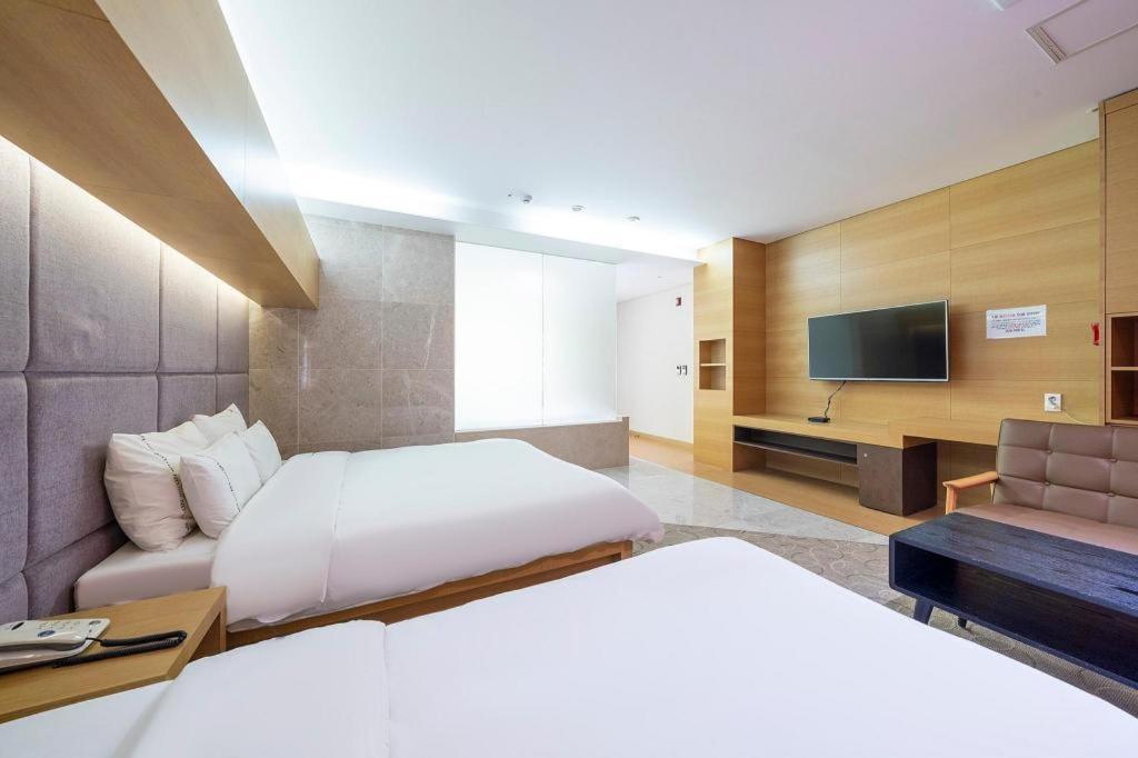 Business Design Hotel Luv Incheon Bagian luar foto