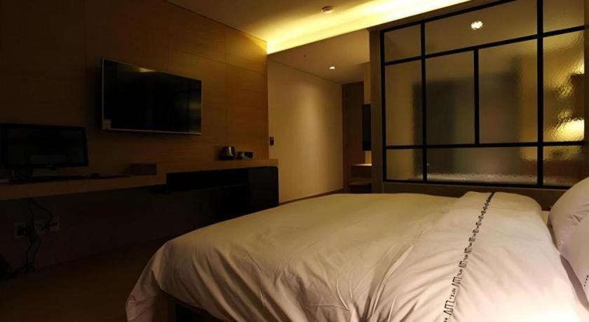 Business Design Hotel Luv Incheon Bagian luar foto