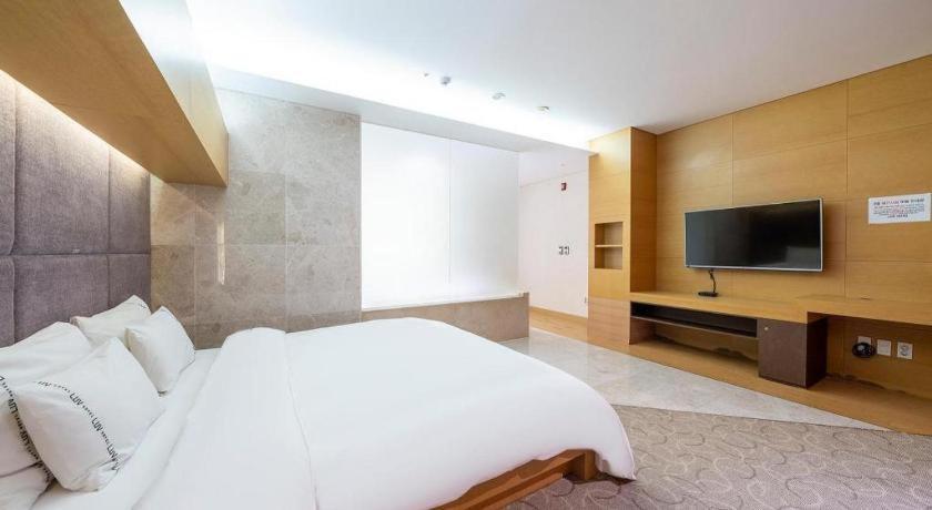 Business Design Hotel Luv Incheon Bagian luar foto